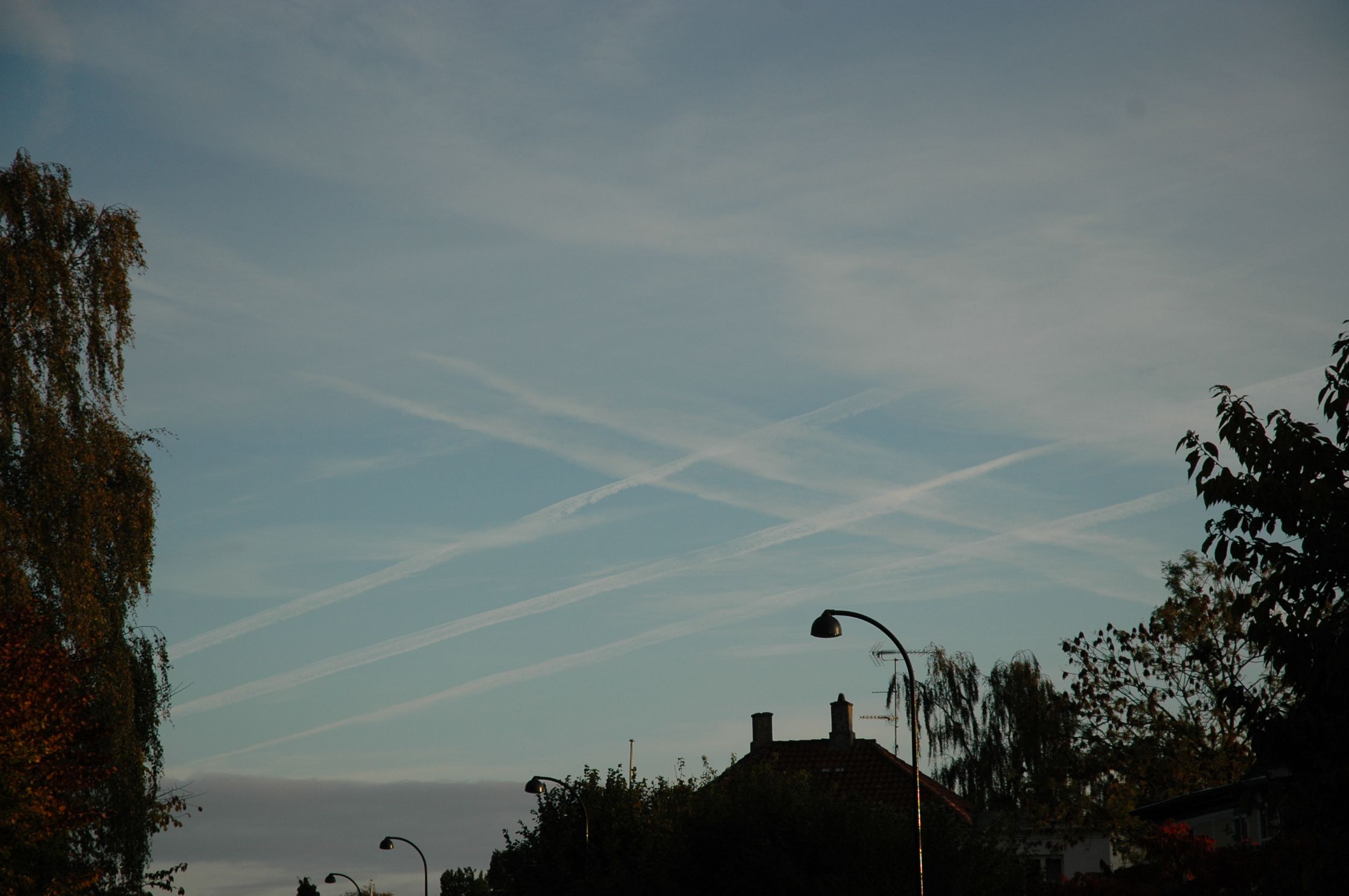 chemtrails_danmark_cph_18_10_2008_08-38.jpg chemtrails_danmark_cph_18_10_2008_08-38.jpg